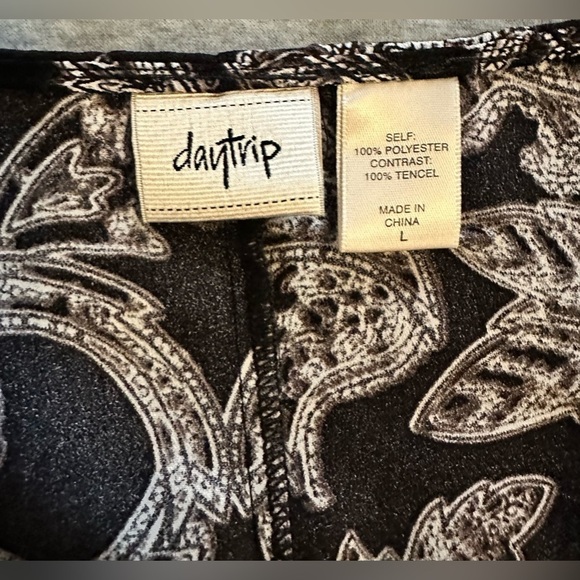 Day trip boho black blouse full zip size L - Picture 4 of 5